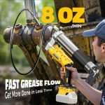 DEWALT pistola ingrassatrice cordless｜Ingrassaggio rapido, più tempo risparmiato e meno fatica  Potente pressione da 12.000 PSI per lubrificare facilmente macchinari e attrezzature. Design cordless con tubo extra lungo e luce LED, comodo da usare anche in spazi stretti o poco illuminati.